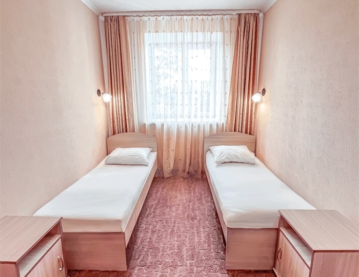 Номер 1 категории двухместный "Твин+" Спорткорпус (двухкомнатный) - ЛОК «Долина Алтая»